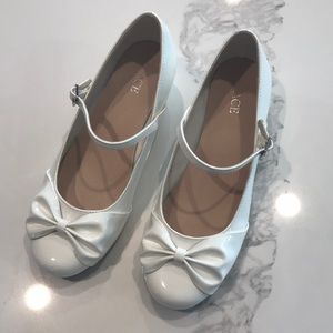 Girls white dress shoes